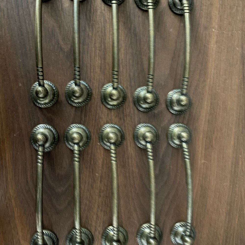 (Lot of 10) Antique Brass Drawer Pull - Picture 4 of 6